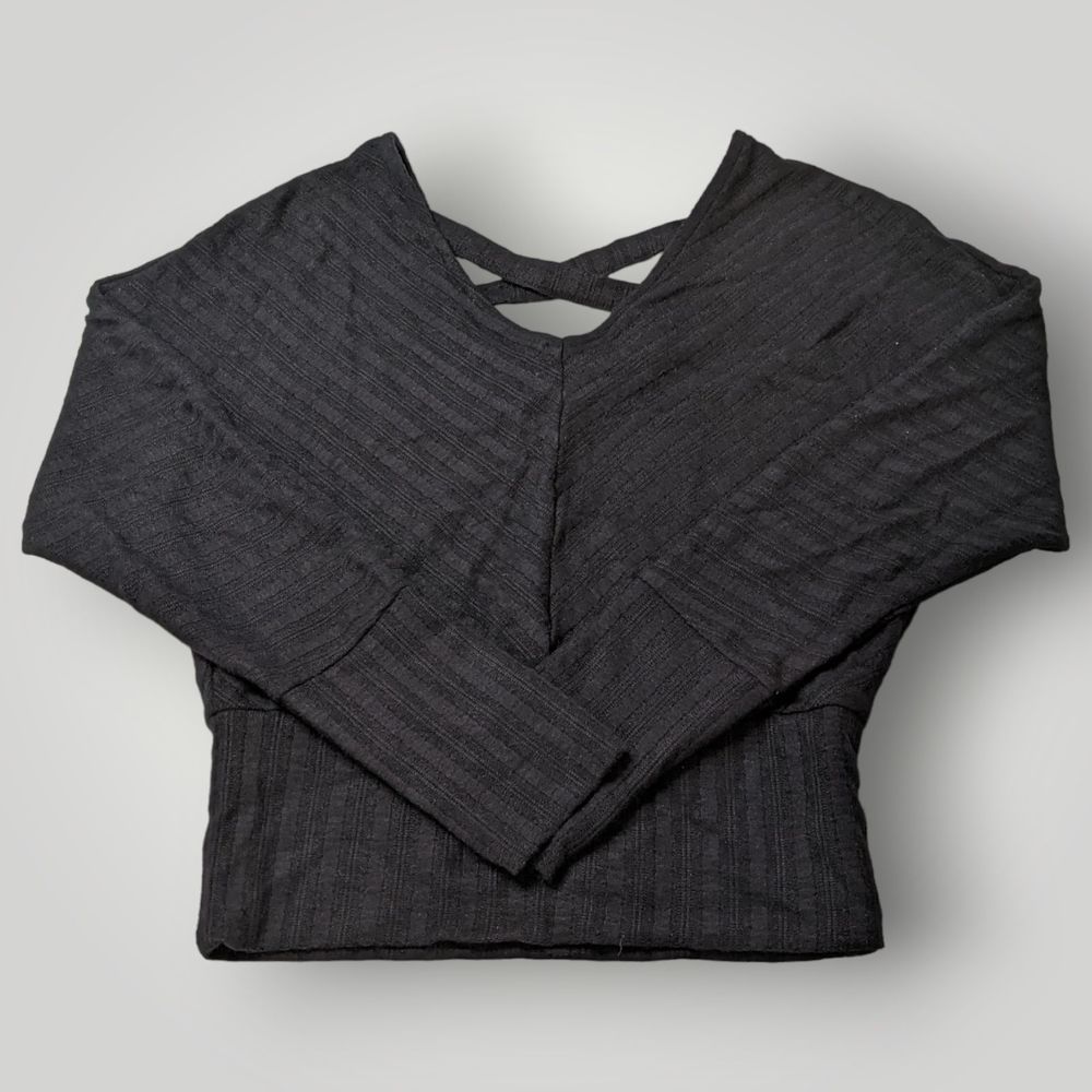 NWT Crave Fame Women's M Black V Neck Strappy Back Long Sleeve Cropped Top